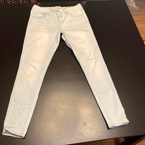 So size 11 New Lightest Blue/white stretch